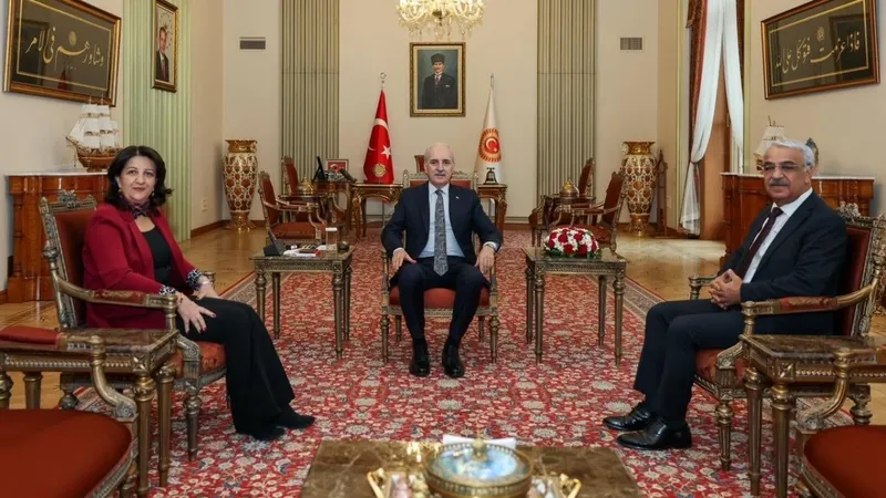 imrali-heyeti-once-bakan-tunca-sonra-tbmmye-gitti-mithat-sancardan-ilk-aciklama-kapsamli-hazirlik-yapildigini-1766484291513.jpeg İmralı Heyeti'nden peş peşe temaslar! Önce Adalet Bakanlığı sonra TBMM | Bakan Tunç'tan "yol haritası" mesajı-3