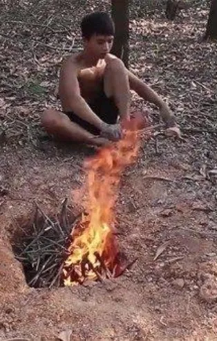 Elleriyle kazdı herkesi hayrete düşürdü! İşte milyonlarca kez izlenen o anlar...