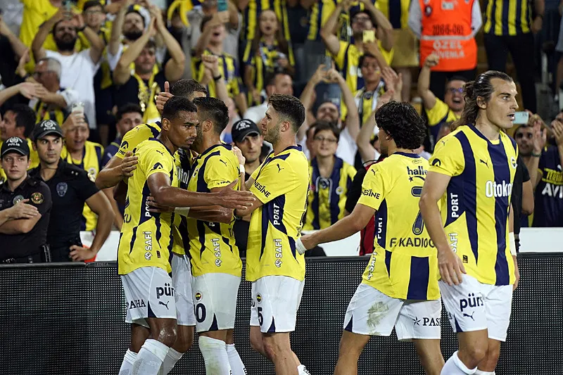 Spor yazarları Fenerbahçe - Lugano maçını değerlendirdi! 2 yıldıza büyük övgü - 18