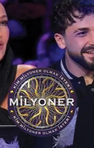 Sinemada hangi karakteri canlandıran oyuncu birçok sahnede replikleri sahneye yerleştirilmiş kartlardan kağıtlardan okumuştur?