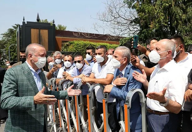 Başkan Erdoğan minibüsçüleri görünce makam aracından indi! Minibüsçülerden Erdoğan'a teşekkür-4