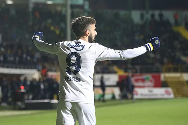 1647418701380.jpg Fenerbahçe'nin yıldızı Avrupa'nın zirvesinde! Eleştiri oklarının hedefindeydi taraftarın gözüne girdi-2