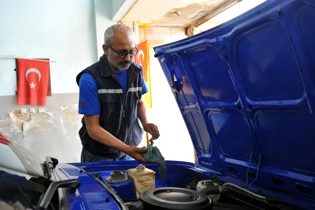 Bursa'da otomobil tamircisi Soydan Demir, Tofaş Kartal marka otomobilini kamyonete çevirerek çocukluk hayalini gerçekleştirdi-6