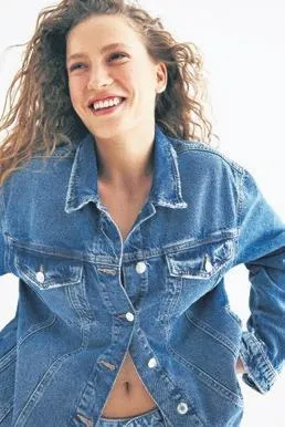 10-yildir-evli-olan-guven-kirac-baska-bir-kadinla-capkinlik-yaparken-yakalandi-saklambac-haberleri-1663875095193.jpeg 10 yıldır evli olan Güven Kıraç başka bir kadınla çapkınlık yaparken yakalandı! | Saklambaç haberleri-3