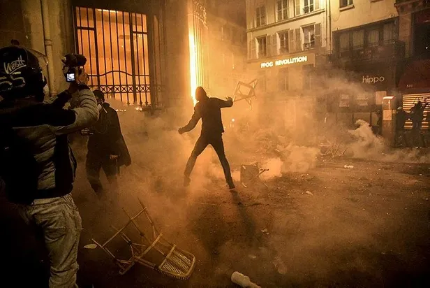 fransada-hukumetten-geri-adim-protesto-edilen-yasa-tasarisinin-24-maddesi-geri-cekildi-1606754970594.jpeg Fransa'da hükümetten geri adım! Protesto edilen yasa tasarısının 24. maddesi geri çekildi-2