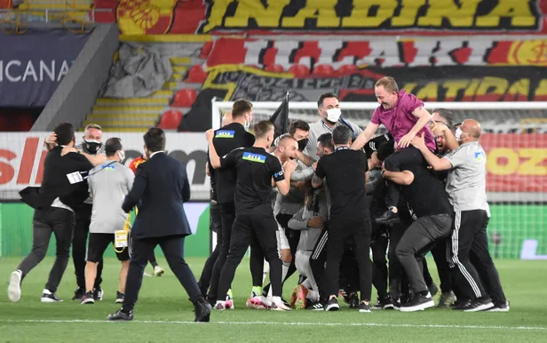 sampiyon-kim-oldu-son-dakika-super-ligde-hangi-takimlar-kume-dustu-iste-42-hafta-canli-puan-durumu-mac-sonuclari-1621109312164.jpg Şampiyon kim oldu son dakika: Süper Lig'de hangi takımlar küme düştü? İşte 42. hafta canlı puan durumu maç sonuçları-4