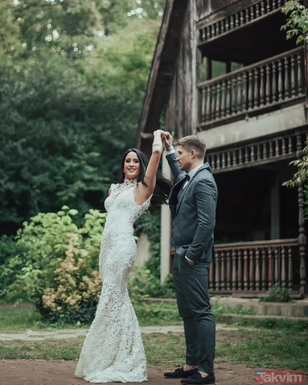 Survivor Sahra Işık’tan havuzda karnı burnunda paylaşım! Sezonu açan Sahra’dan hamilelik pozları - 2