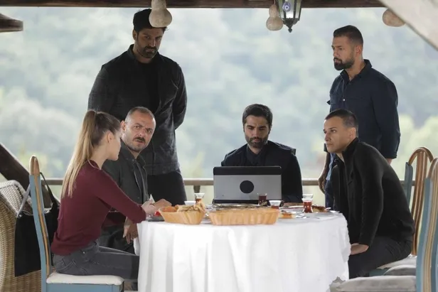 edho-yildiz-kimdir-eskiya-dunyaya-hukumdar-olmaz-alara-turan-kac-yasinda-nereli-alara-turanin-boy-ve-kilosu-kac-hangi-dizilerde-oynadi-1635248076624.jpg EDHO Yıldız kimdir? Eşkıya Dünyaya Hükümdar Olmaz Alara Turan kaç yaşında, nereli? Alara Turan'ın boy ve kilosu kaç, hangi dizilerde oynadı?-4