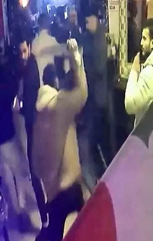 Avcılar'da olaylı gece! Uyarılan müşteriler pala ve bıçakla saldırdı