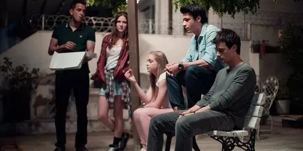 Son dakika haberi: Aşk 102 dizisinde başrolleri paylaşan Alina Boz ve Kubilay Aka'nın koronavirüs testi pozitif çıktı-3