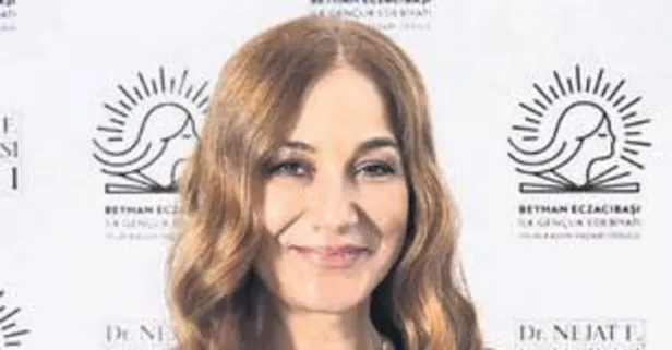 Yılın kadın yazarı ödülü Meral Karamuk Uğurşan'ın