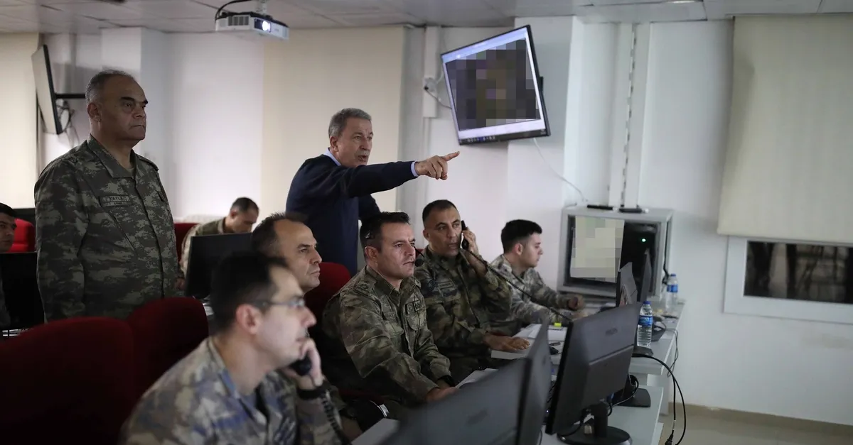 Son dakika: İdlib’deki kalleş saldırı sonrası Bakan Akar ve Komutanlar sıfır noktasında