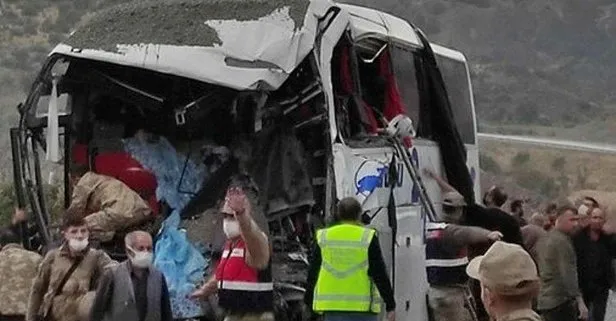 Son dakika: Bitlis’te TIR ile yolcu otobüsü çarpıştı: 2 ölü, 12 yaralı