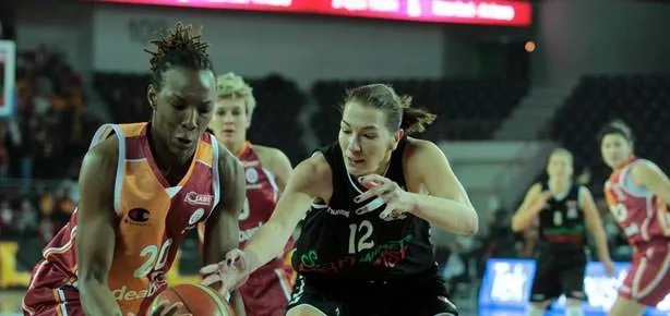 Dişi Aslan yarı finalde