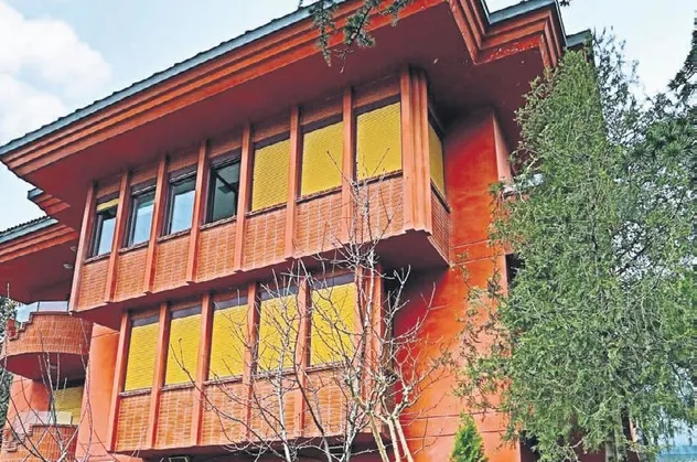 Ünlü tüp bebek merkezinden skandal! 18 yaşındaki kızlara para karşılığı taşıyıcı annelik yaptırdı kabul etmeyenleri ise...