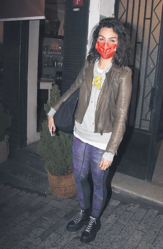 1604183954245.jpeg Birce Akalay tangoya sardı-2