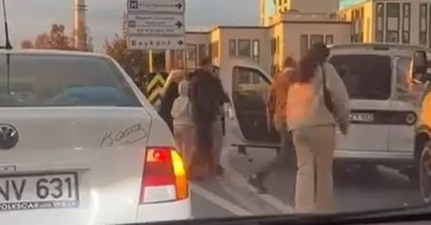 Esenyurt'ta E-5'te sopalı yol verme kavgası