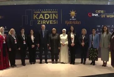 Başkan Erdoğan Kadın Zirvesi’nde stantları ziyaret etti