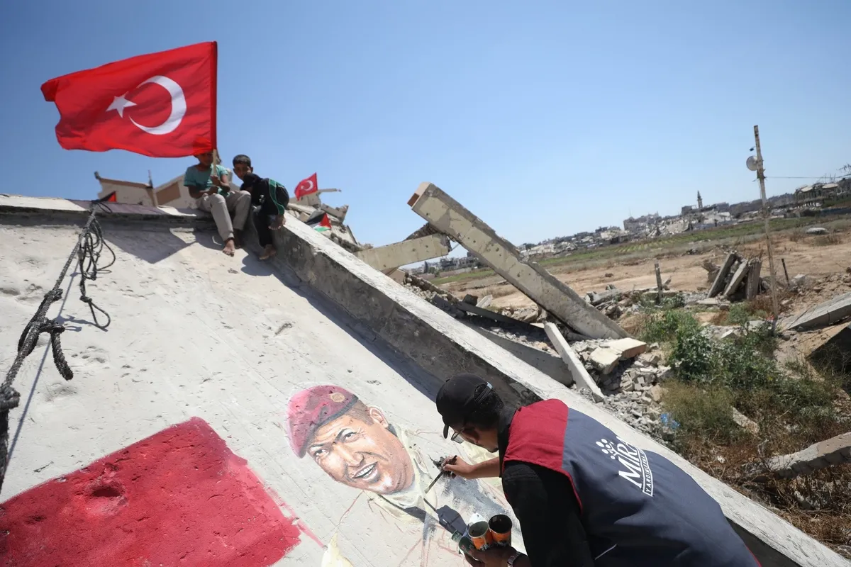 Ömer Halisdemir'in kabrine akın... Aksakallı: O Alparslan'ın kefenini giydi! Gazze'den duygulandıran çizim-14