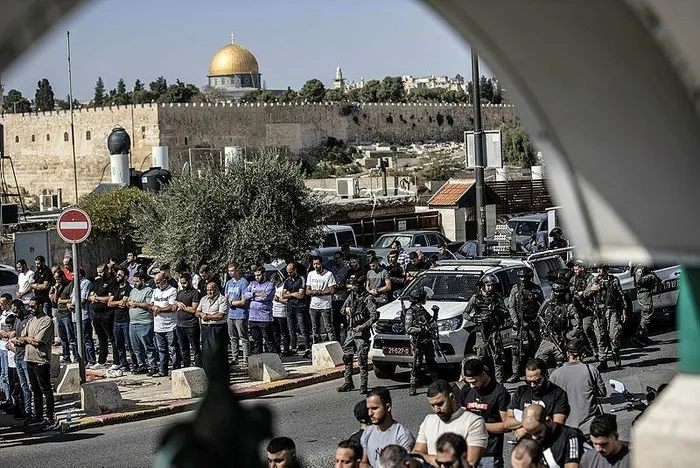 israilin-gazzede-isledigi-soykirimin-golgesinde-kudus-ve-mescid-i-aksada-5-cuma-1699603169640.jpeg İsrail'in Gazze'de işlediği soykırımın gölgesinde Kudüs ve Mescid-i Aksa'da 5. cuma! Tomalı gaz bombalı saldırı-2