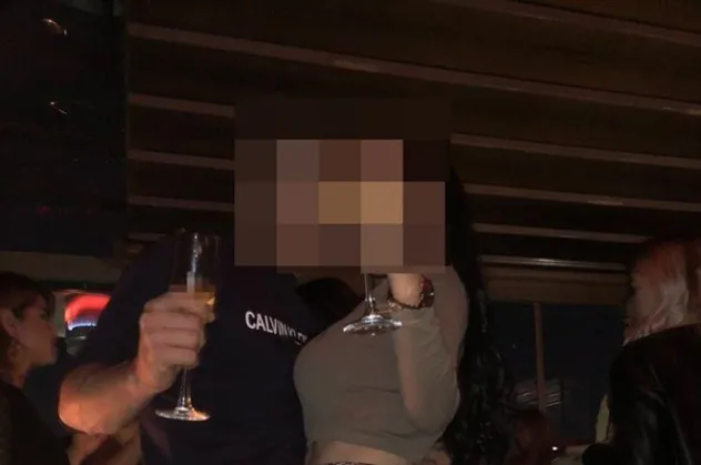 35 bin dolar çaldılar! İçki ile ellerini yıkadılar! Daha yaşları 17...