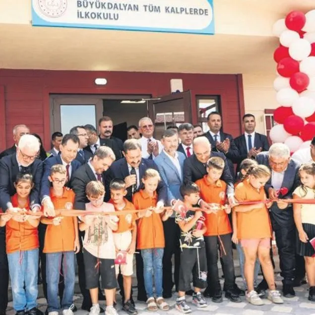 Hatay’da okul açtı