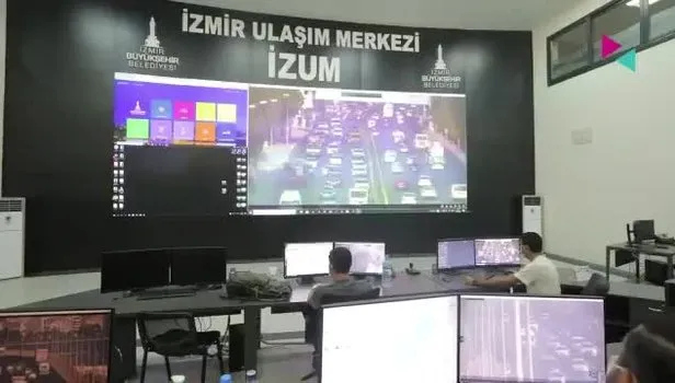 CHP’li İzmir Büyükşehir Belediye Başkanı Tunç Soyer trafik sorununu çözmek yerine çekici hizmeti vermeye başladı!