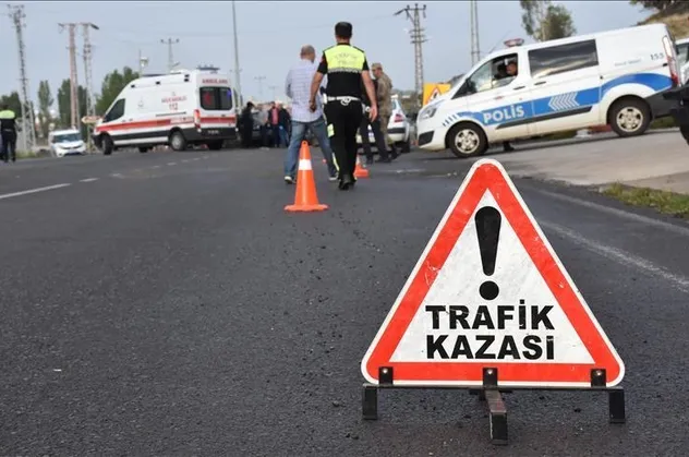 TEM’de 3 araç çarpıştı: 1 yaralı