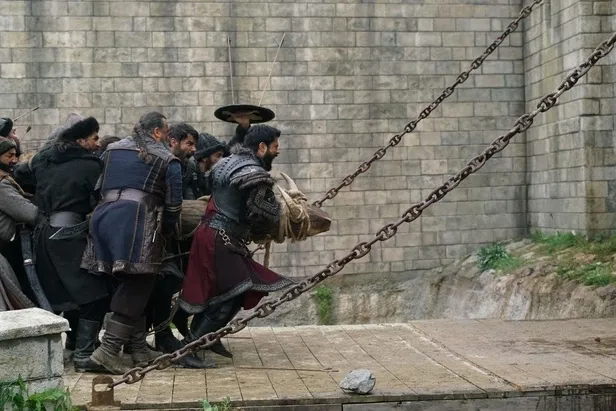 1653315588000.jpg Kuruluş Osman'da kayışlar koptu! İki ismin vedası izleyicileri şoke etti! Mangal yürekli Gündüz Bey ve düşman Nikola...-3