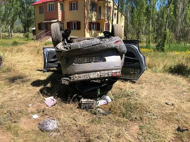 Sivas'ta katliam gibi kaza! Devrilen otomobildeki 3 kişi öldü, 1 kişi yaralandı-2