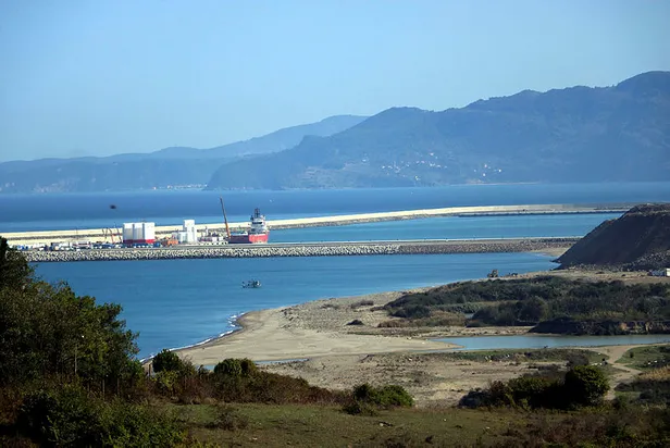 karadenizde-dogal-gaz-kesfi-filyos-limaninin-onemini-arttirdi-1603259321493.jpg Karadeniz'de 'doğal gaz' keşfi, Filyos Limanı'nın önemini arttırdı!-4