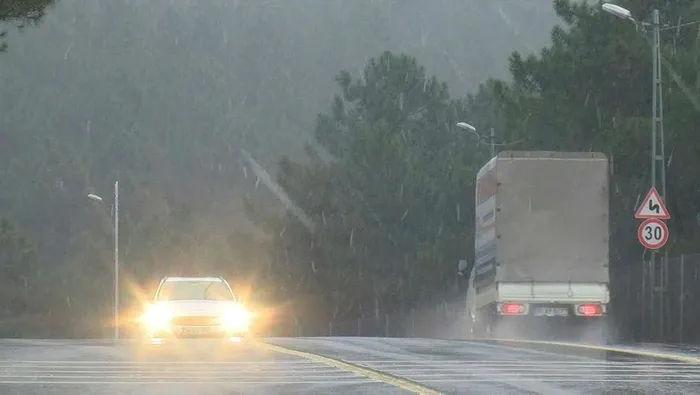 HAVA DURUMU | İstanbul'a kar yağışı başladı! Sıcaklıklar 10 derece birden düştü! Uyarı üstüne uyarı: Yağışlar ne kadar devam edecek? Hafta sonu kar var mı?-14