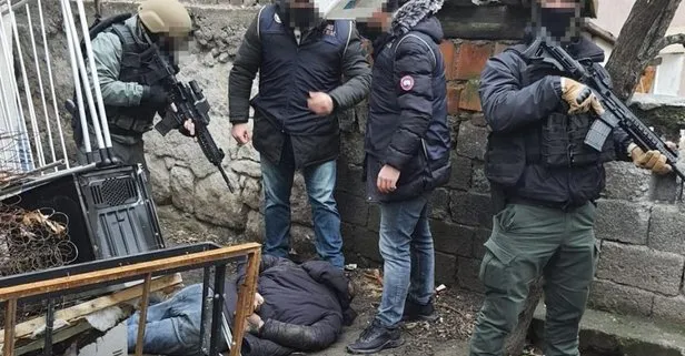 Kırmızı bültenle aranan Kazakistan vatandaşı İzmir’de yakalandı