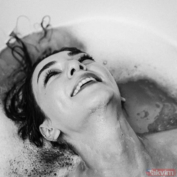 Şebnem Hassanisoughi Kimdir? Şebnem Hassanisoughi, 7 Aralık 1985'Te İstanbul'da Dünyaya Geldi. Babası İran Azerisi Olan Ve Soyadı Farsçada Güzelin Yolu Anlamına...