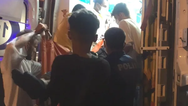 bursada-dovme-yapmak-icin-gelen-kisi-tabancayla-bogazindan-vuruldu-1628752846589.jpg Bursa'da dövme yapmak için gelen kişi tabancayla boğazından vuruldu-2