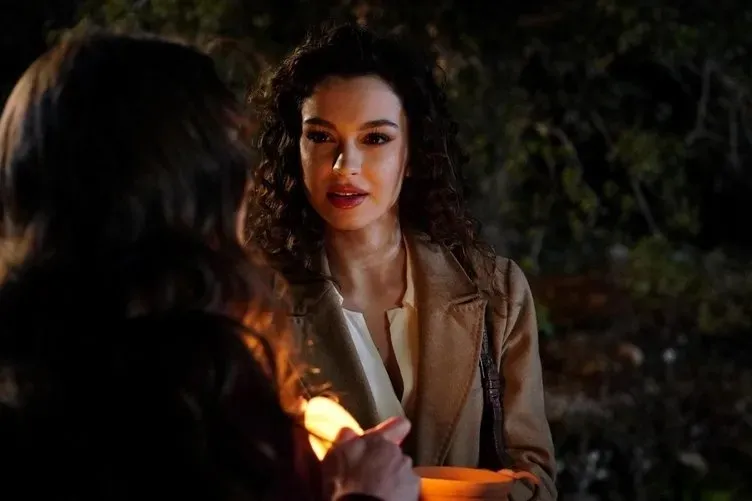 burak-deniz-ve-su-burcu-yazgi-coskun-yas-farki-ne-kadar-1725391434065.jpeg Burak Deniz ve Su Burcu Yazgı Coşkun yaş farkı ne kadar? Bir Gece Masalı 1. bölümde gündem oldu! Burak Deniz'in yaşı...-2