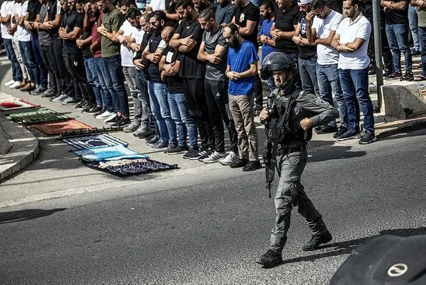 Katliamın gölgesinde Mescid-i Aksa'da ikinci cuma! İşgalci İsrail namaz kılan müslümanlara saldırdı-8