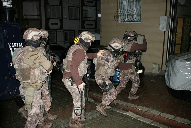 İstanbul'da 30 adrese baskın-5