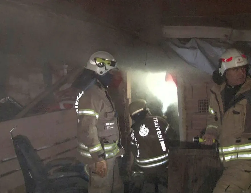 Ataşehir’de kısıtlama sabahı yangın paniği!