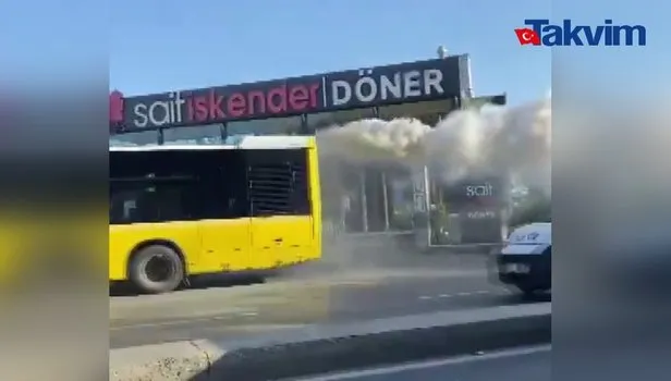 'Buharlı otobüs' İstanbul'da İETT otobüsü duman ata ata ilerledi