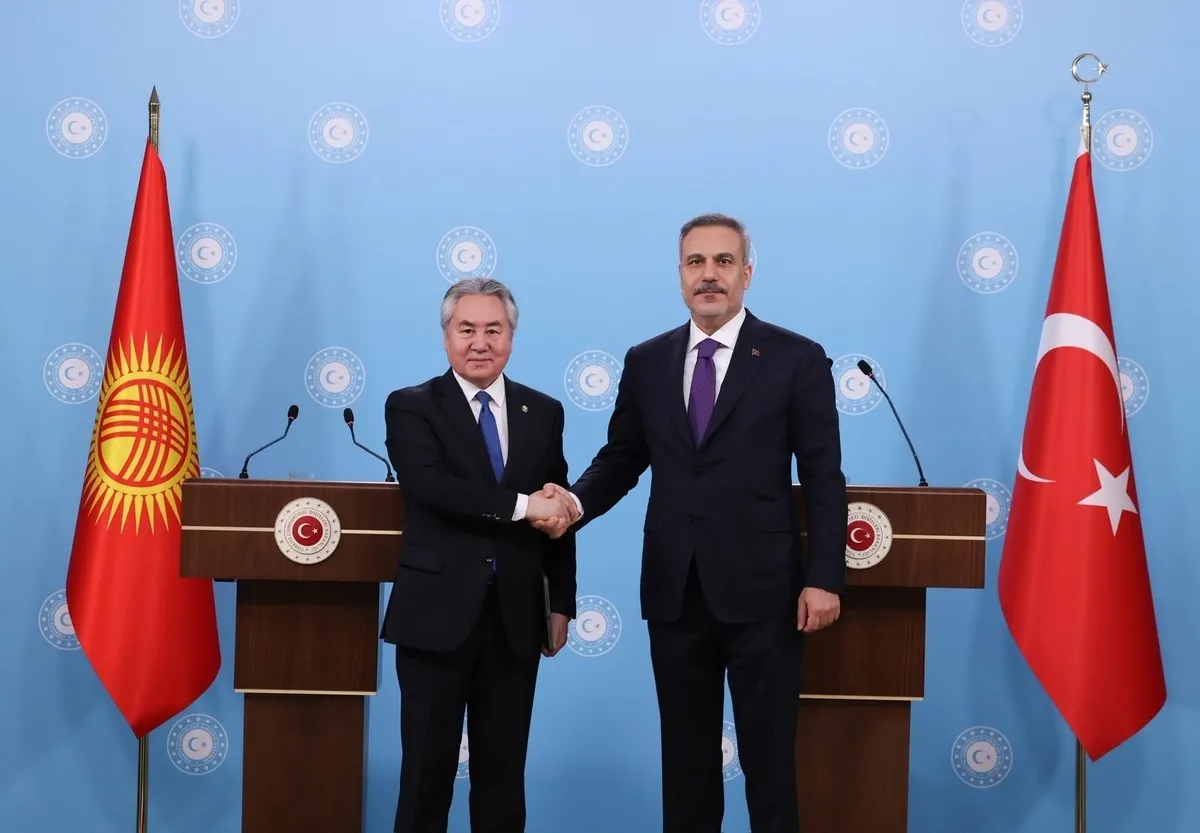 bakan-fidandan-netanyahuya-tepki-politikasi-kaosu-destekliyor-1782914760052.jpeg