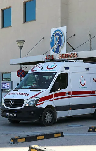 Denizli'de feci kaza! Kontrolden çıkan araç tarlaya uçtu! Ölü ve yaralılar var