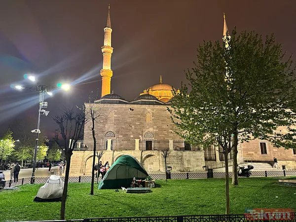 İstanbullu deprem sonrası geceyi dışarıda geçirdi: Parklar bahçeler camiler... - 21