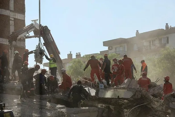 milli-egitim-bakani-ziya-selcuk-acikladi-izmirde-depremin-ardindan-2-bin-505-okulun-139unda-hafif-sorunlar-var-1604241237079.jpeg Milli Eğitim Bakanı Ziya Selçuk açıkladı: İzmir'de depremin ardından 2 bin 505 okulun 139'unda hafif sorunlar var-1