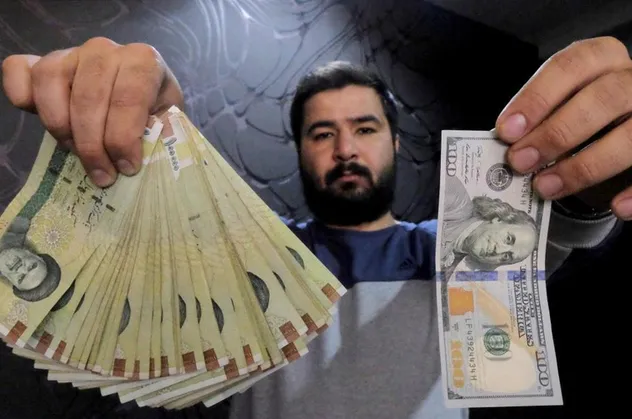 İran'da dolar fırladı! Tümen gittikçe değer kaybediyor