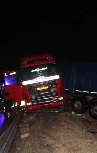 Sorumsuz tır şoförü yağışlı havada 153 promil alkolle yola çıktı