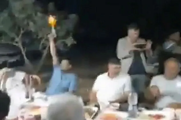 Virüs partisi düzenleyip havaya ateş açtı! CHP'li başkanın görüntüleri sosyal medyayı ayağa kaldırdı