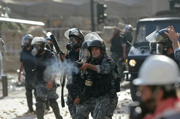 Beyrut yeniden kan gölüne döndü! 1 polis memuru öldü, 238 kişi yaralandı-8