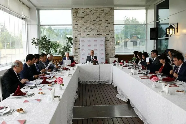 yok-baskani-erol-ozvardan-universite-sinavinin-kaldirilmasi-tartismalarina-iliskin-aciklama-cumhurbaskanimizin-1687370595694.jpeg YÖK Başkanı Erol Özvar'dan "üniversite sınavının kaldırılması" tartışmalarına ilişkin açıklama: Cumhurbaşkanı'mızın talimatı olursa...-3