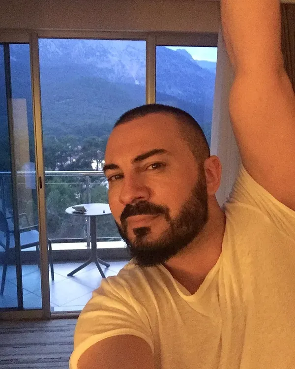 1619013403245.jpg Rober Hatemo’dan itiraflar peş peşe geldi! Yaşadığı zor günleri ilk kez anlattı: “Kimse bilmiyor ölümden döndüm”-4